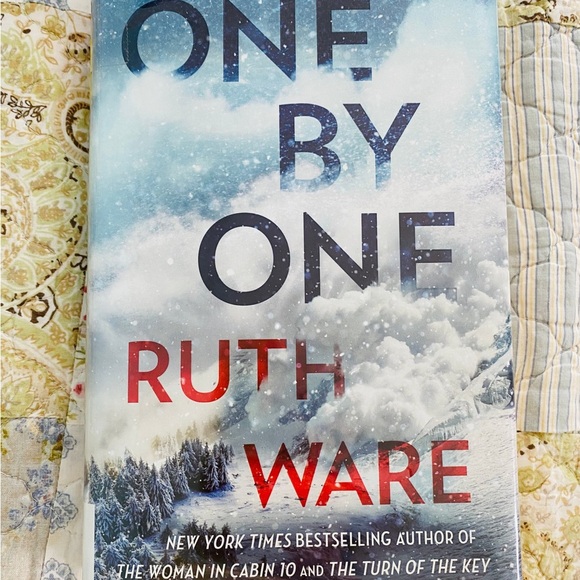 One by One by Ruth Ware Great - Picture 4 of 4